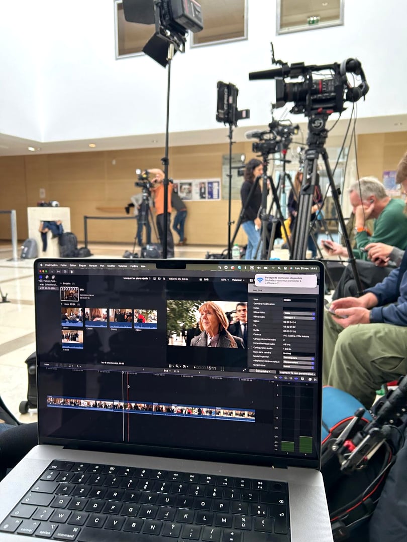 Station de montage mobile pour breaking news